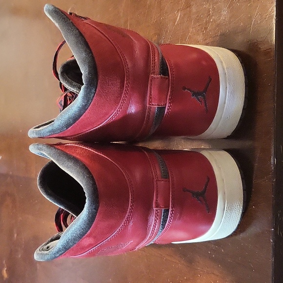 Air Jordan 1s - Picture 4 of 6